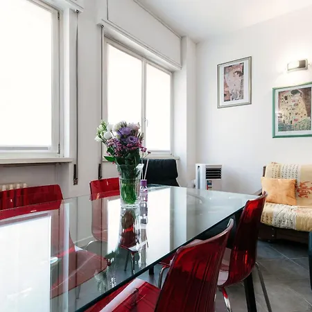 Your Nest In - Aqua Como